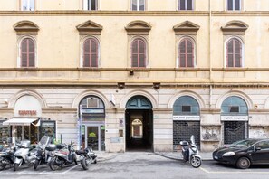 Exterior - iFlat | Opera Penthouse with Terrace #2 (Roma)