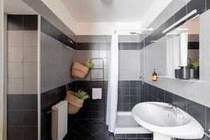 Shower, bidet - iFlat | Colosseo Modern Apartment (Roma)