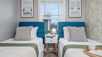 3 bedrooms, desk, iron/ironing board, travel crib