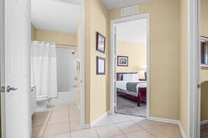 4 bedrooms, iron/ironing board, travel cot, WiFi - VC11-206 - New Listing - Central (Orlando)