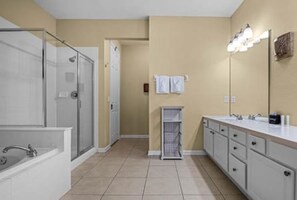 ヘアドライヤー、タオル、石鹸、シャンプー