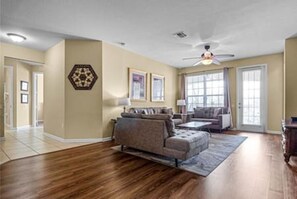 TV - VC11-206 - New Listing - Central (Orlando)