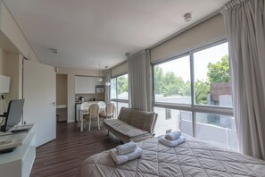 Superior Apartment, Courtyard View | 1 bedroom, premium bedding, down comforters, in-room safe - Syrah Studios (Buenos Aires)