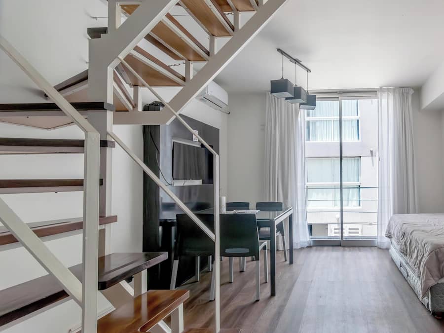 Apartamento sênior | Área de estar | TV LED 32 polegadas com canais a cabo