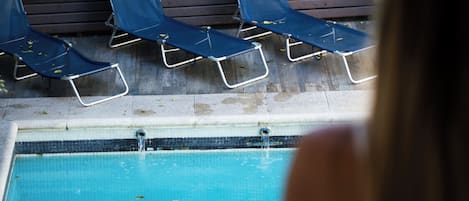 Standard Apartment, Pool View | Living area