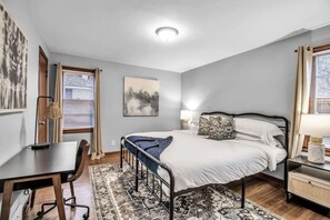 3 室のベッドルーム、デスク、旅行用ベビーベッド、WiFi (無料)