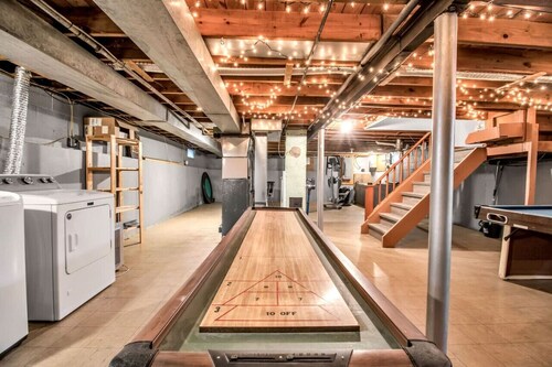 Entire House Walkable to Niagara Falls & Aquarium