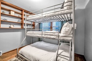 3 habitaciones, escritorio, cuna de viaje y wifi gratis