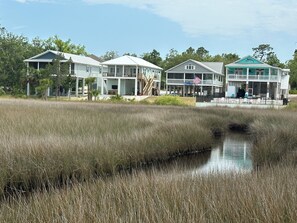 Exterior - Beautiful home on the river, mins to the Gulf; fire-pit, bar, view (Steinhatchee)