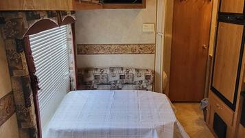 3 多间卧室、免费 WiFi、床单