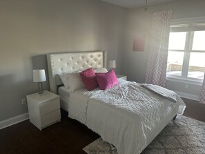 5 habitaciones, tabla de planchar con plancha, wifi y ropa de cama