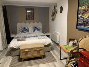 1 chambre, bureau, Wi-Fi gratuit, draps fournis