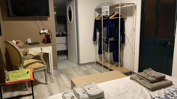 1 habitación, escritorio, wifi gratis y ropa de cama