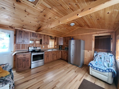 Fridge, microwave, oven, stovetop. RealTree Camo Cabin 2