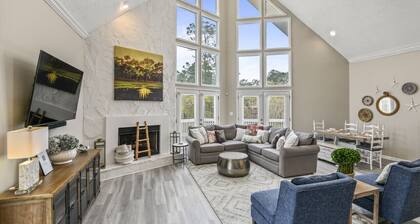Latitude Adjustment|Waterfront|Pool|Sleeps 10|Your Ultimate Waterfront Retreat!