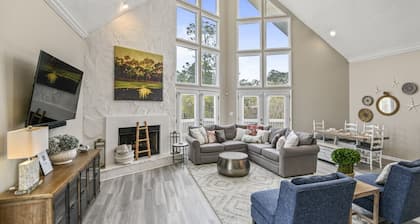 Latitude Adjustment|Waterfront|Pool|Sleeps 10|Your Ultimate Waterfront Retreat!