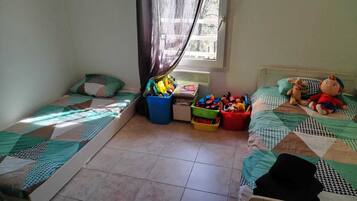 2 chambres, chambres insonorisées, fer et planche à repasser