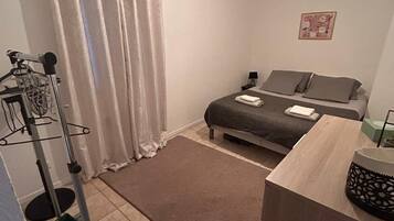 2 bedrooms, soundproofing, iron/ironing board, travel crib