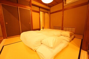 프리미엄 하우스 | 1 개의 침실, 오리/거위털 이불, 각각 다른 스타일의 인테리어, 각각 다르게 가구 비치