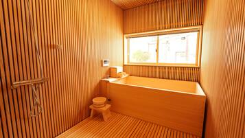 Maison Premium | Salle de bain | Baignoire et douche séparées, baignoire relaxante profonde