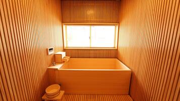 Maison Premium | Salle de bain | Baignoire et douche séparées, baignoire relaxante profonde