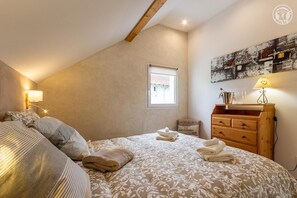 3 bedrooms, iron/ironing board, travel cot, free WiFi