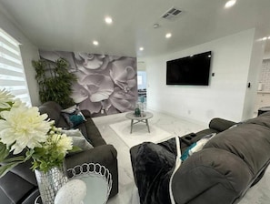 Smart TV - NEW Tropical Haven - Close to Hard Rock Airport and FLL w/ pool (Fort Lauderdale)