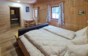 6 bedrooms, bed sheets