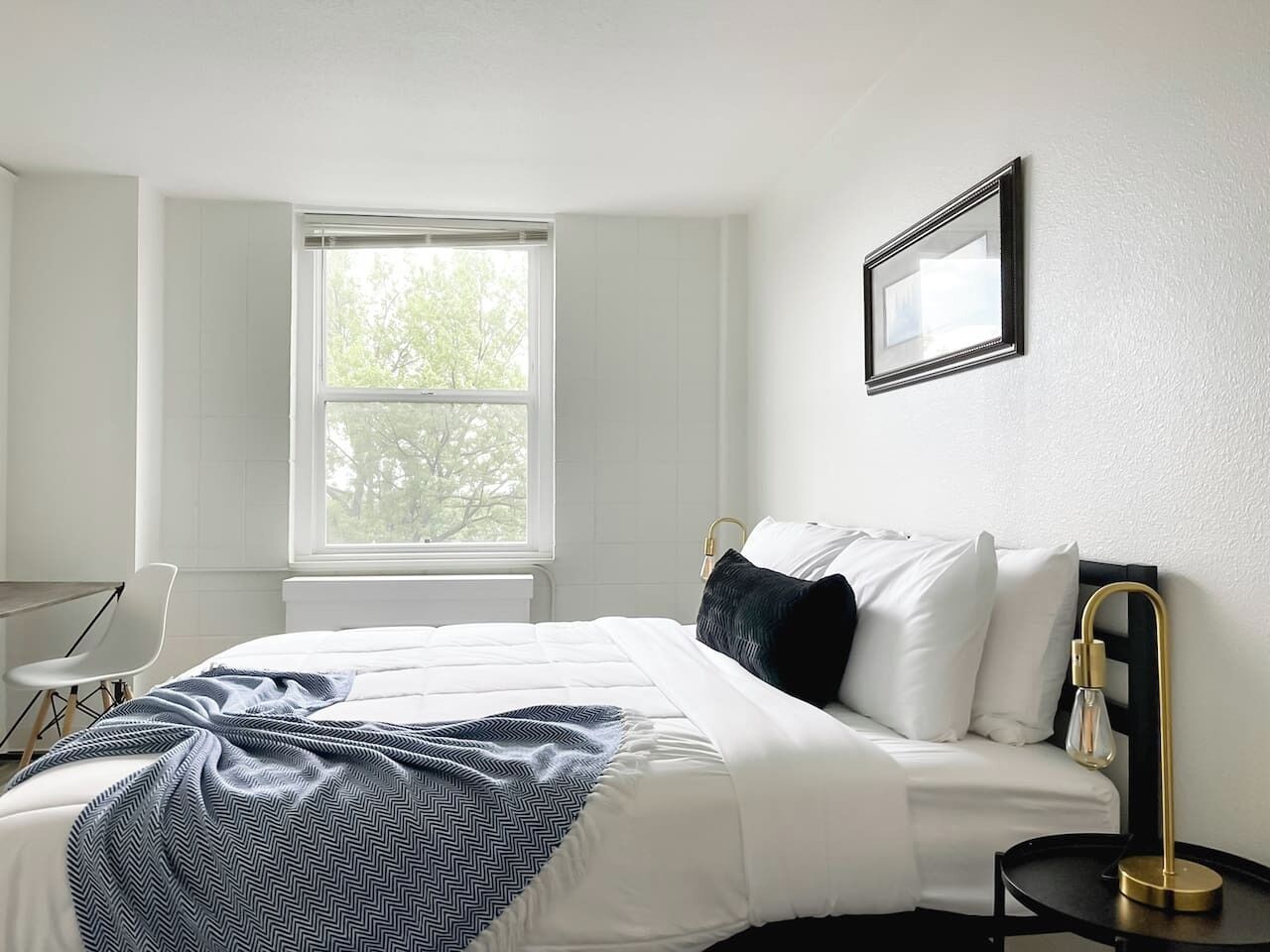 Bureau, fer et planche à repasser, Wi-Fi gratuit, draps fournis