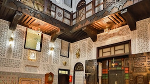 خزنة داخل الغرفة وواي فاي مجانًا