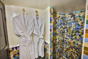 Quadruple Room | In-room safe, free WiFi - Riad Farouzi Fes  (Fes)