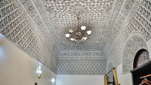 خزنة داخل الغرفة وواي فاي مجانًا