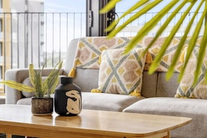 TV - Charming & Peaceful - 2BR APT in Wentworth Point (Wentworth Point)