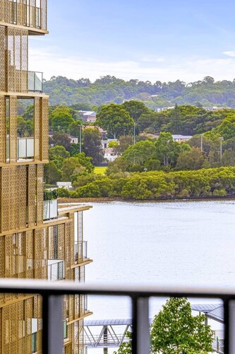 Charming & Peaceful - 2BR APT in Wentworth Point