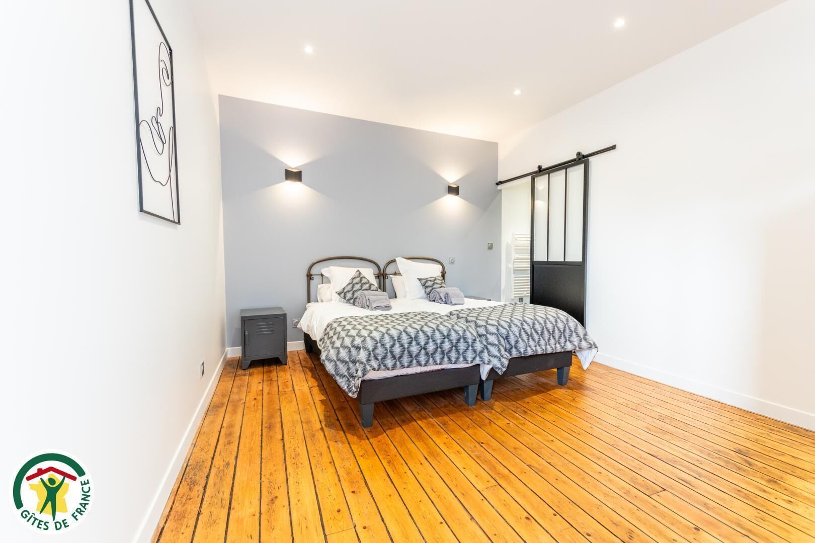 Lit parapluie, Wi-Fi gratuit, draps fournis