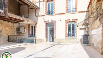 Enceinte de lâhĂ©bergement