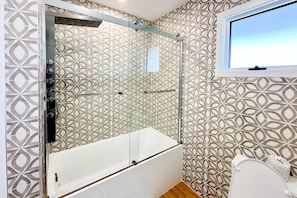 Douche, serviettes fournies