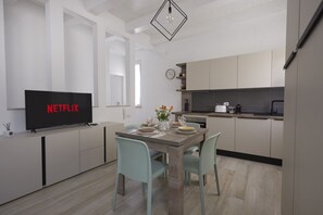 Dining - [NEW] Spacious and Modern One-Bedroom Apartment with A/C and WiFi (Civitanova Marche)