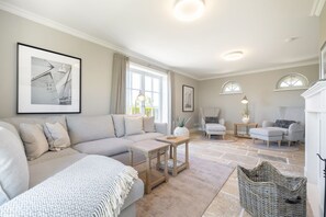 Unclassified image, 2 of 62, button