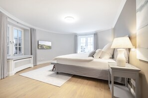 2 Schlafzimmer, Schreibtisch, Bügeleisen/Bügelbrett, WLAN