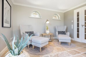 Unclassified image, 4 of 62, button