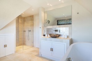 Shower, hair dryer, towels, soap - Wattblick. Reet. Sauna. - Wattgeflüster (Sylt)