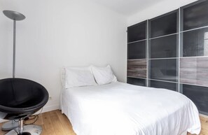 1 habitación, tabla de planchar con plancha, wifi y ropa de cama