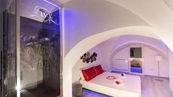 2 bedrooms, in-room safe, iron/ironing board, free WiFi