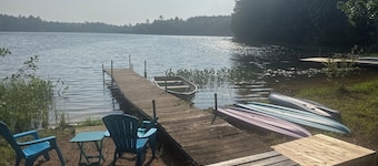 Cabin on lake . Pet friendly 