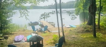 Cabin on lake . Pet friendly 