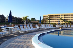 Een verwarmd zwembad