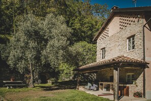 Property grounds - Villa 'Cascina Voglietti' with Private Pool, Wi-Fi and Air Conditioning (Murisengo)