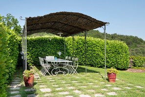 Outdoor dining - Villa 'Casa Voglietti' with Private Pool, Wi-Fi and Air Conditioning (Murisengo)