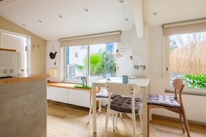 Dining - Small Studio House with Shared Terrace, Shared Garden and Air Conditioning (cagnes sur mer)